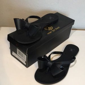 Dizzy jelly bow thong sandals